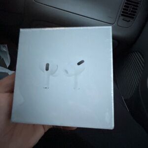 Apple White Earbud Headphones with Wireless Connectivity and Compact Design